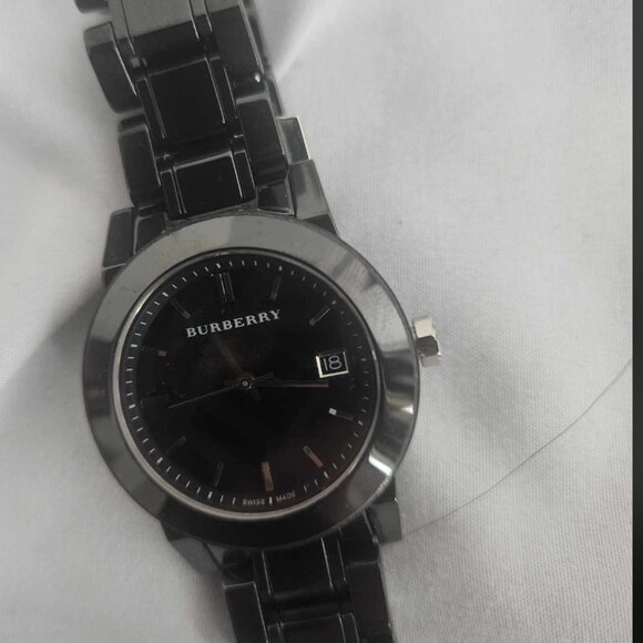 NWT Burberry Unisex Classic Checked Analog Quartz 34mm Watch BU9181 - Picture 2 of 2